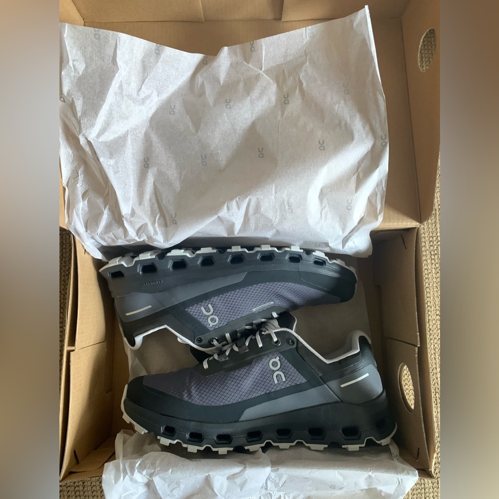 BNWT WOMENS ON Cloudvista Waterproof Shoes - SIZE US 6 - Eclipse Black Sneakers - Picture 2 of 14